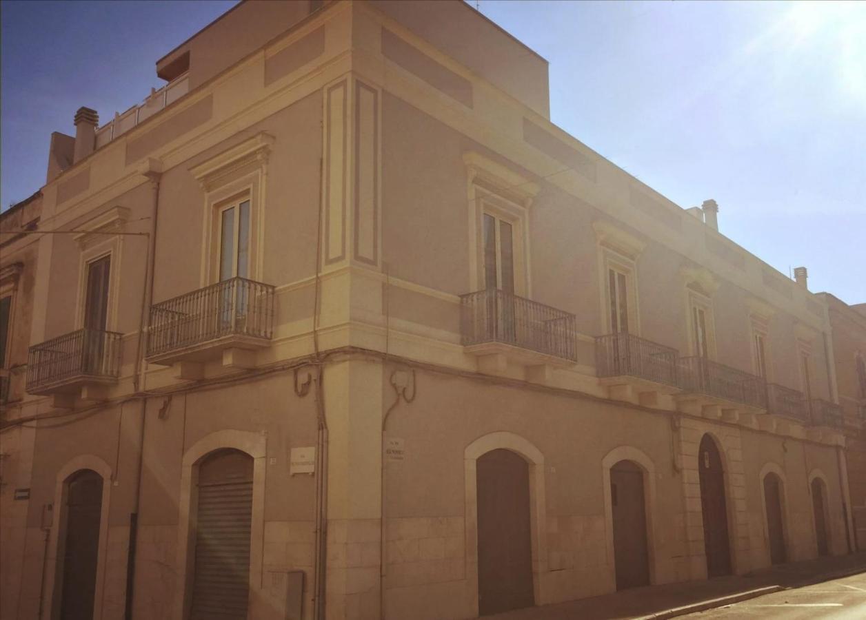 Palazzo Romanelli B&B Trani Exteriör bild